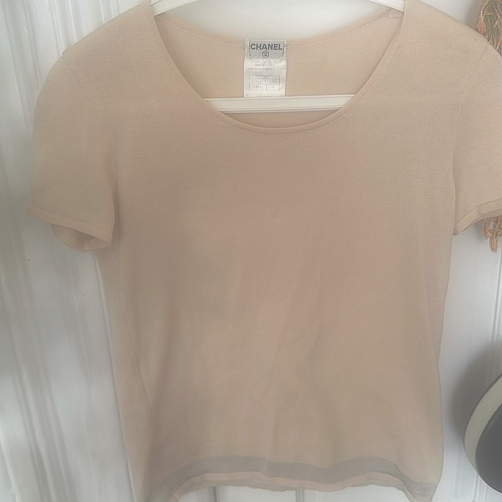 CHANEL cream top with grey band and cc logo design. EU 38 (s) made in France